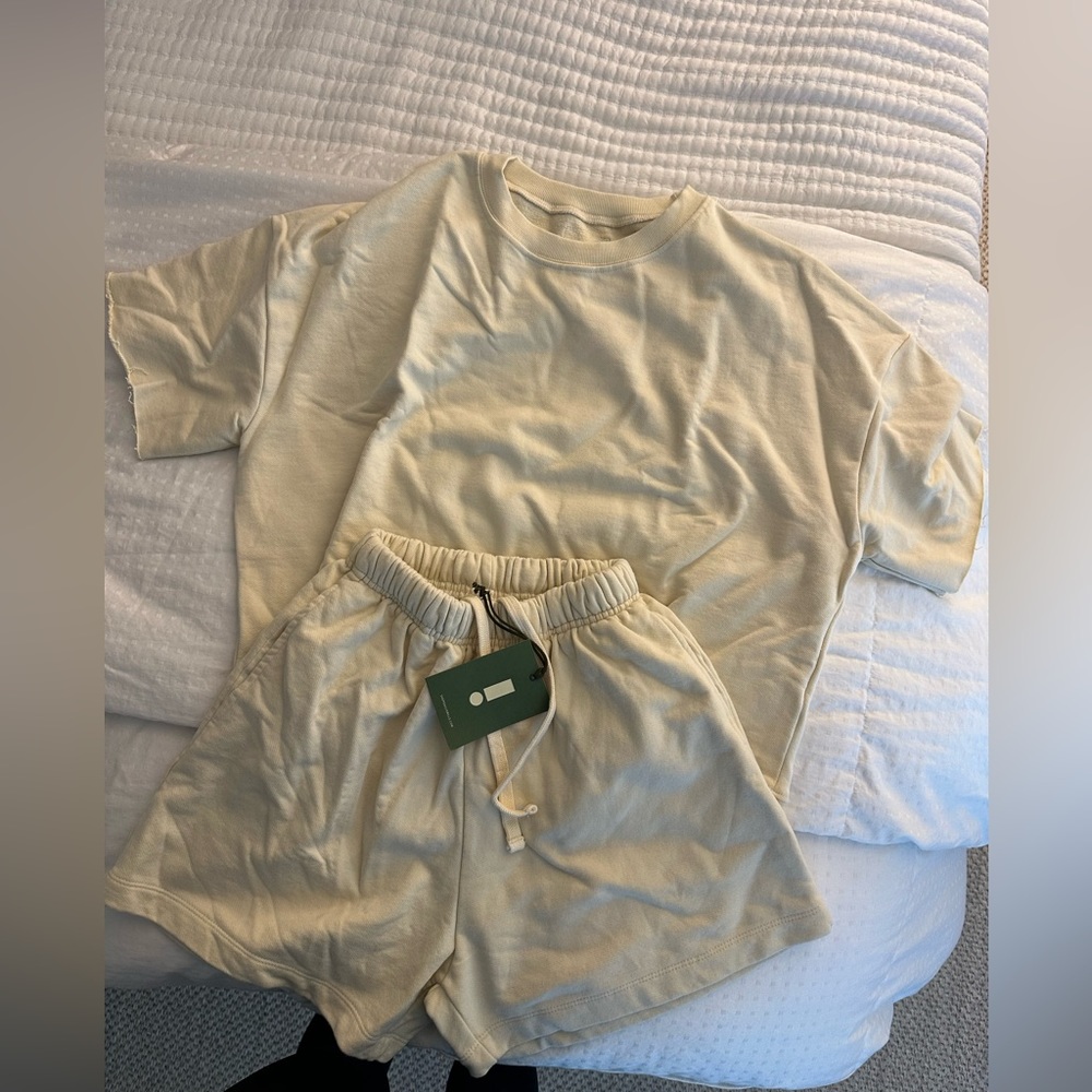 NWT Daily Drills Sand Shortsleeve sweat set